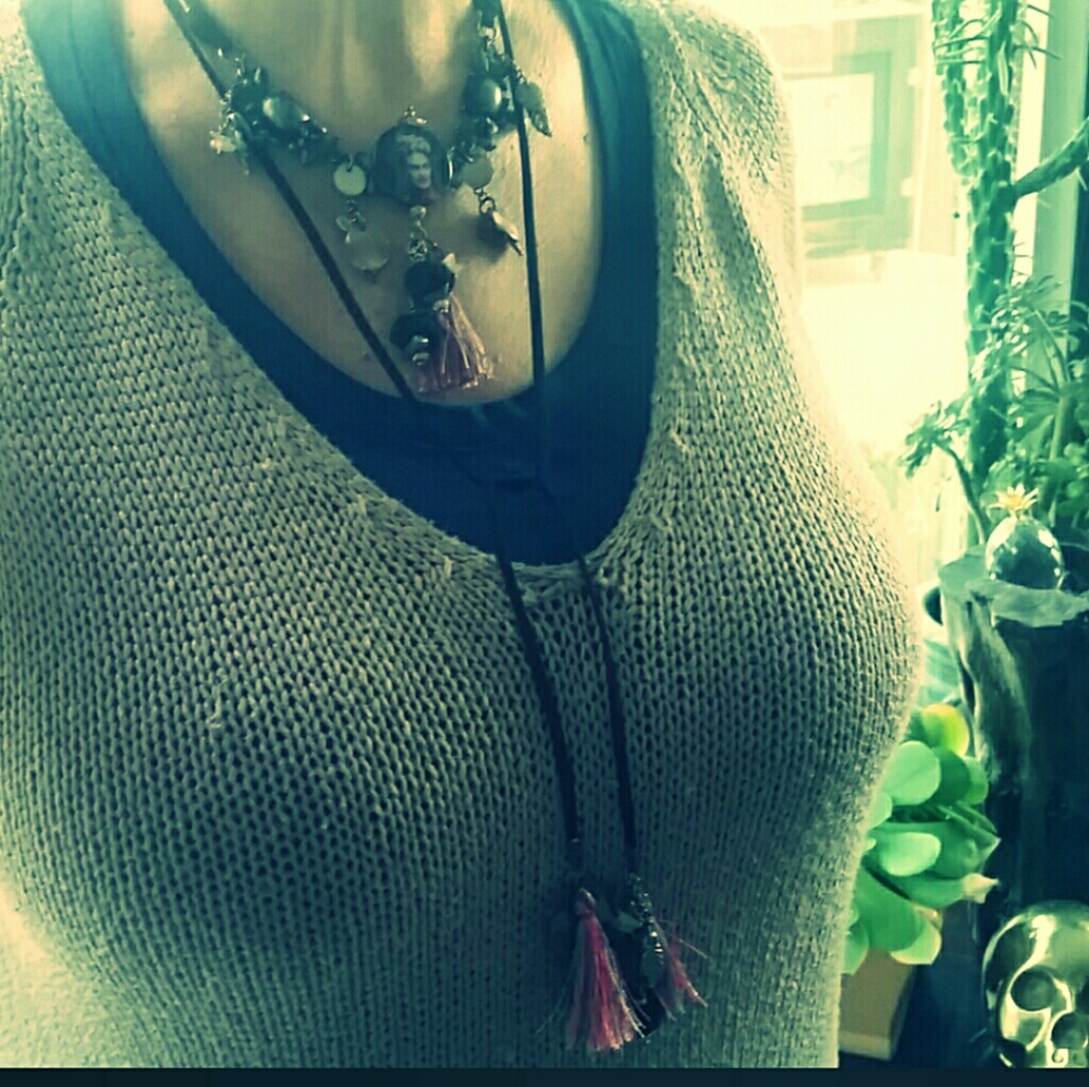 🔥SOLD🔥FRIDA KAHLO NECK WRAP CHOKER - Picture 4 of 5